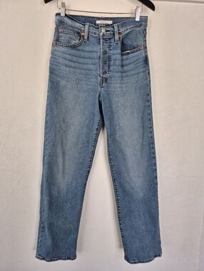Levi's Ribcage Straight Buttonfly Jeans Size 30